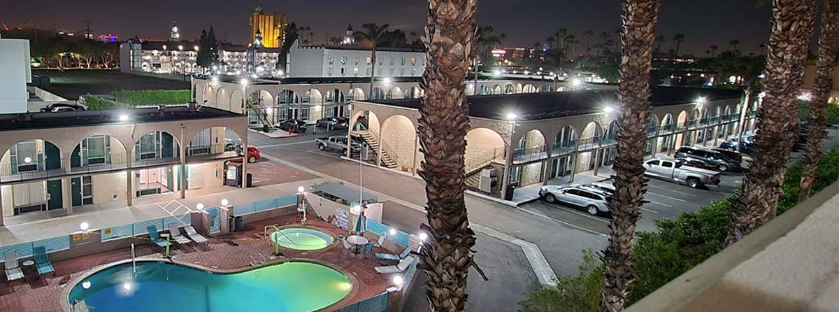 Affordable-Hotel-in-Anaheim-Pool-2022